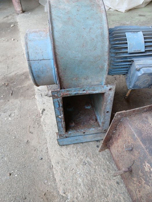Ventilator exhaustor trifazic