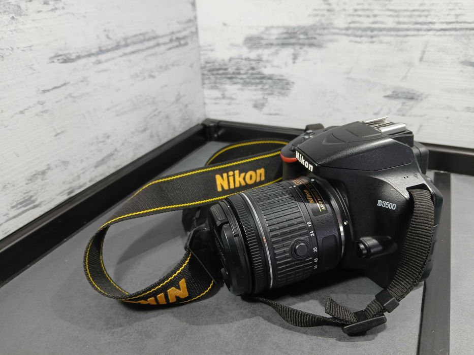 Nikon D3500 + 18-55mm VR – Като нов, под 7000 кадъра!