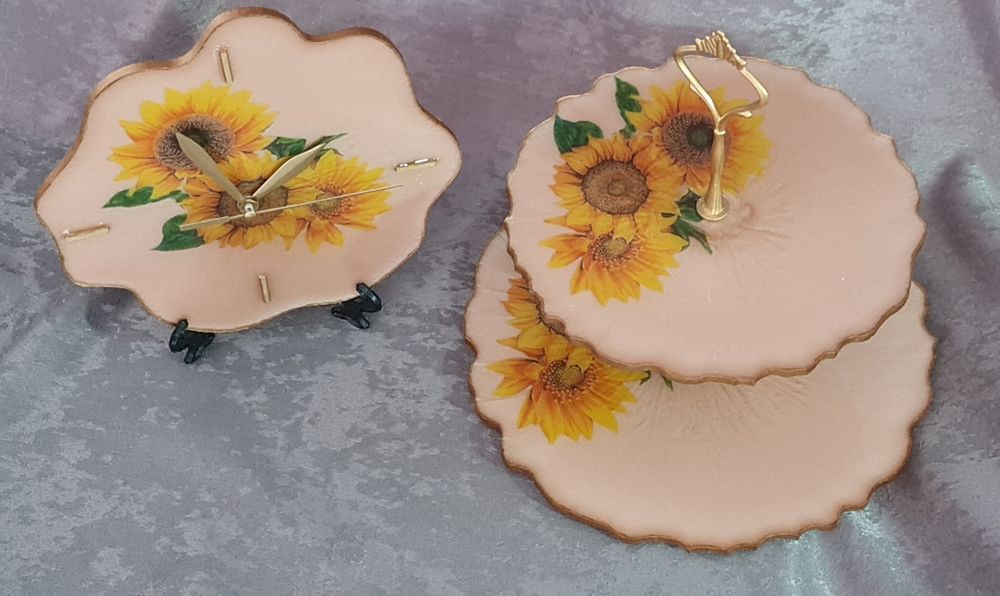 Set tocator cu suport pahare si platouri etajate din rasina epoxidica