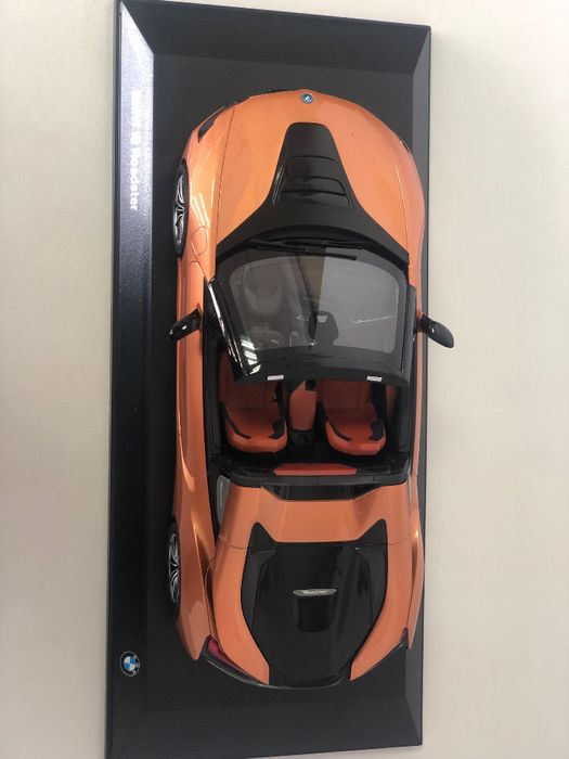 Macheta originala Bmw i8 Roadster scara 1:18