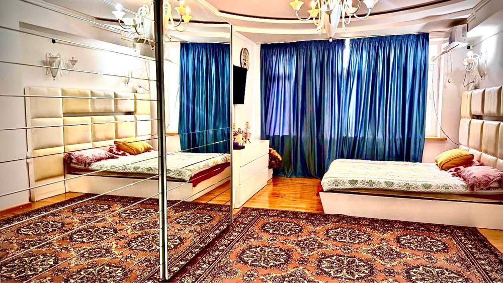 Продаётся болшой дом в центре бухары на рубловки