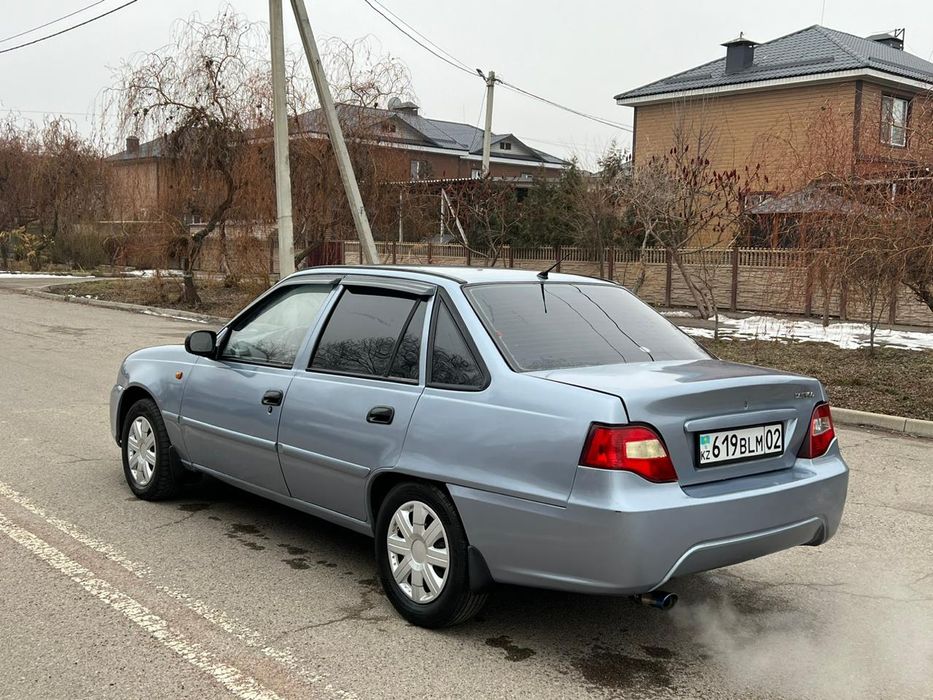 Продам нексию 2012 года