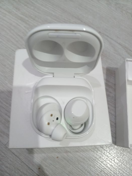 Продам Samsung Galaxy Buds FE оригинал торг  обмен