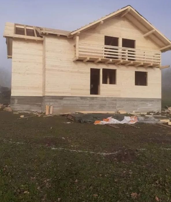 facem căsuțe din lemn