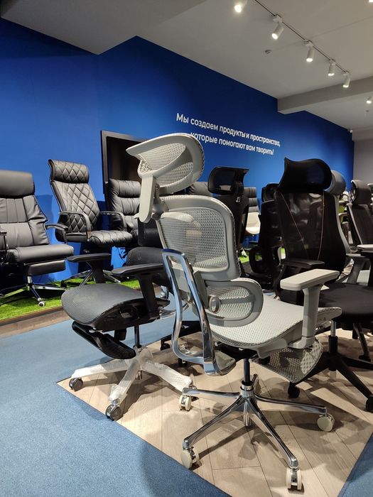 Офисное кресло для руководителя модель Lucky