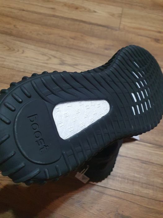 Vând adidasi yeezy boost