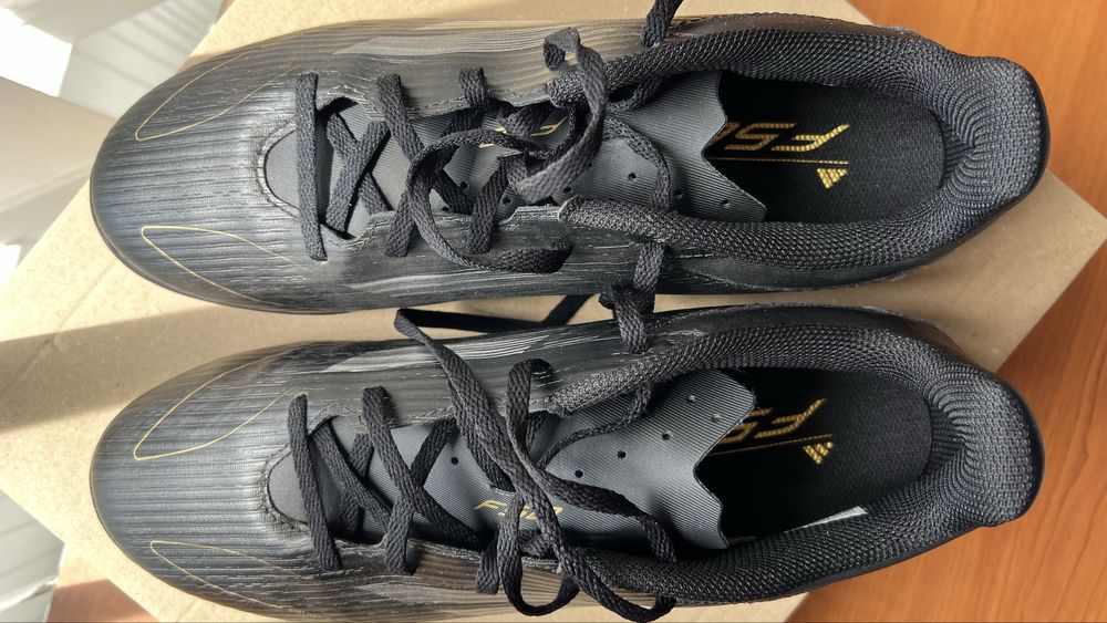 Adidas F50 мъжки стоножки, 44 номер, 28,5 см за изкуствена трева. Без забележки.