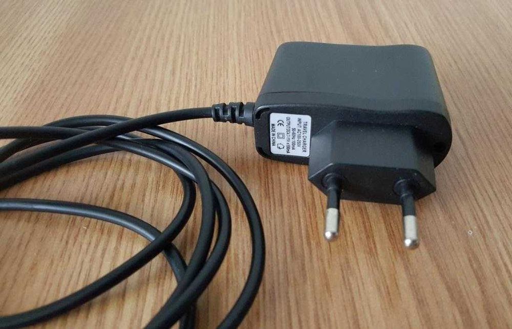 Încărcător Travel Charger ieşire 4,7 – 11 V maxim 550 mA