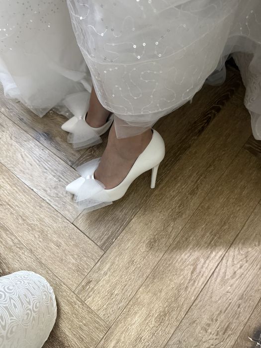 Продам свадебные туфли 37 размера