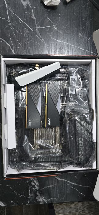 Комплект Материнская плата Am5 b650 и озу ddr5 32gb