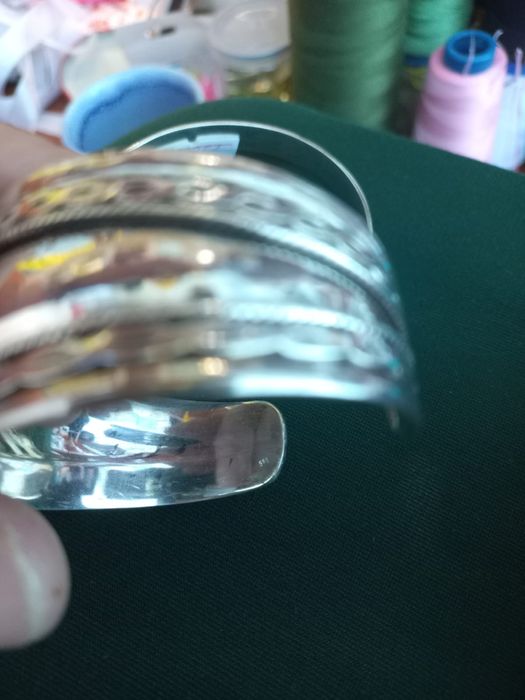 Продам два браслета вместе за 32000