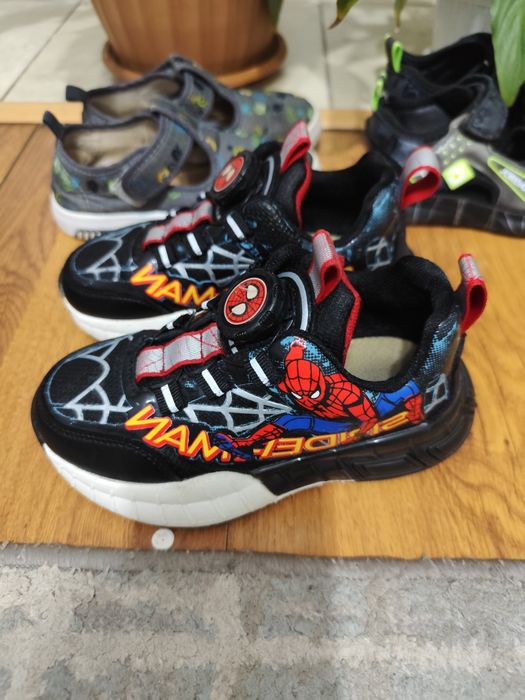 Кроссовки для мальчиков 27-29 размер