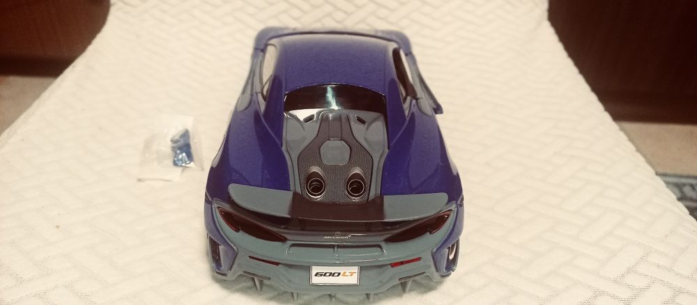 Метални коли McLaren 1:18