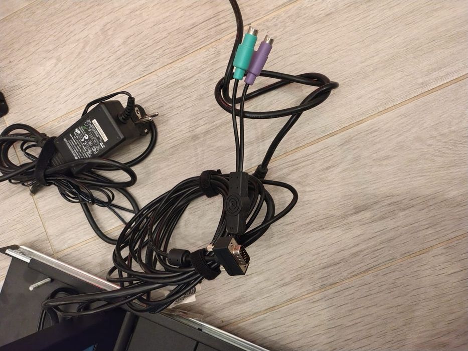 De vanzare laptop rac server