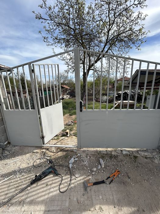 Метални врати и порти