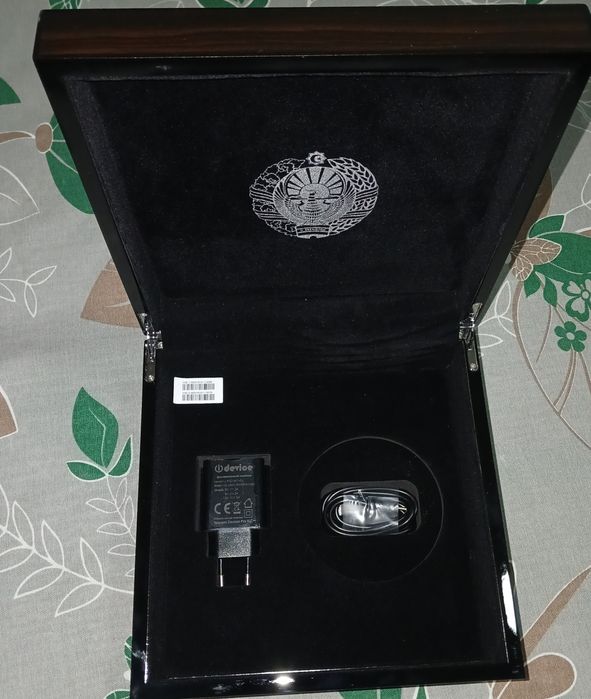 Uzmobile premium telefon