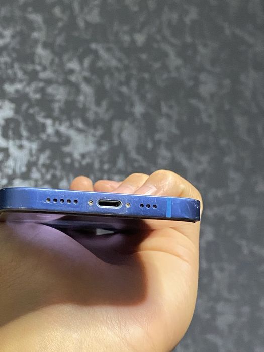Продам Iphone 13