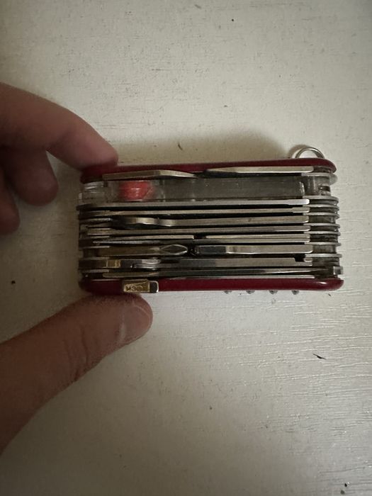 Швейцарский нож 15 функции продается Срочно состояние Идеально