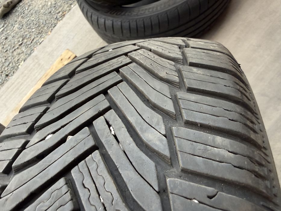 4бр. ОТЛИЧНИ Зимни Гуми 195/65R/15 -MICHELIN- DOT:0520- 6.2мм.+6.0мм.