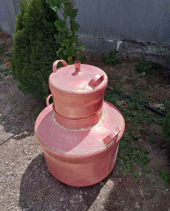 Vand cazane de facut tuica din cupru alimentar avem pe stoc de 80 de l