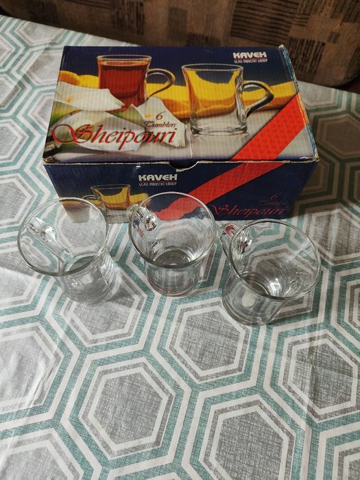 Посуда в коробках.