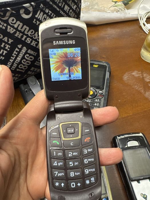 Nokia 6230i, Ericsson, Samsung