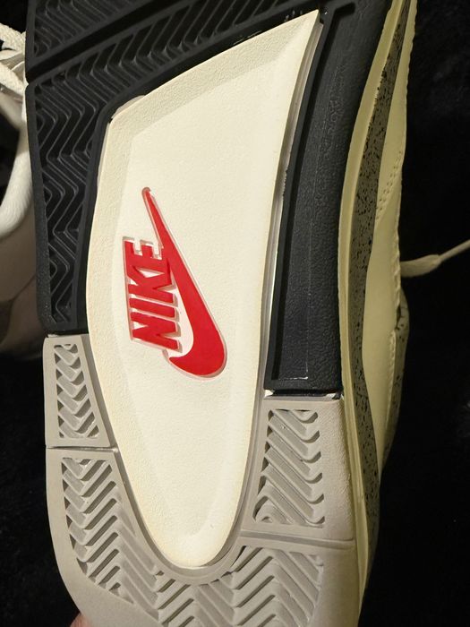 Vand Air Jordan 4 White Cement marimea 41 original