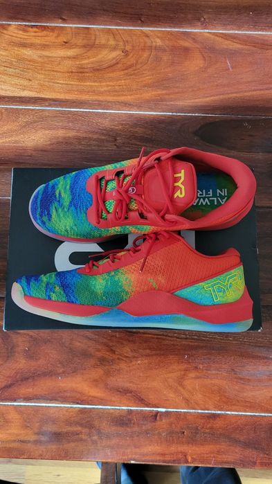 Продавам чисто нови маратонки  TYR