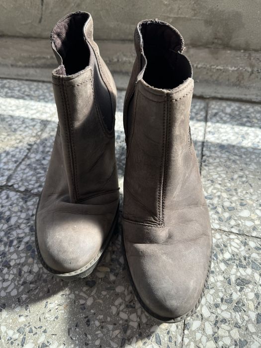 Пеодавам дамски велурени боти 39 номер