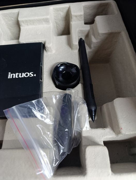 Tableta grafica wacom  ptk 440 la cutie