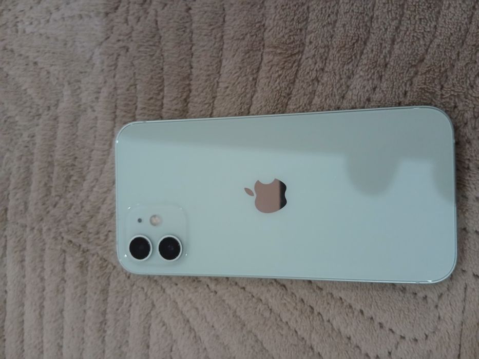 Продам  айфон  12