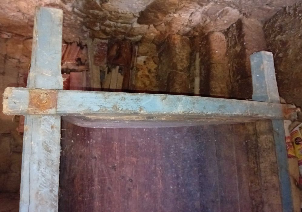 Масивно дървено корито за обработка на грозде.