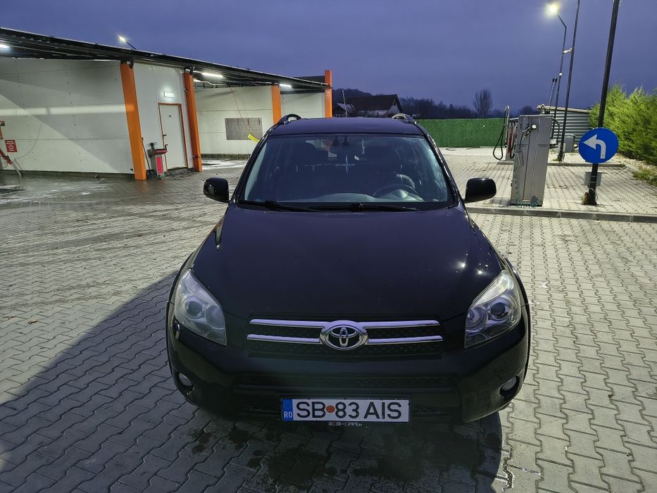 Toyota RAV-4 din anul 2008 Star Stop , 4x4 la buton  , cârlig de remor