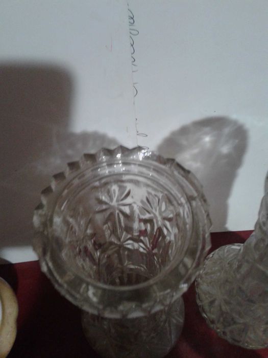 Вази, свещници и  тъкана картина за стена