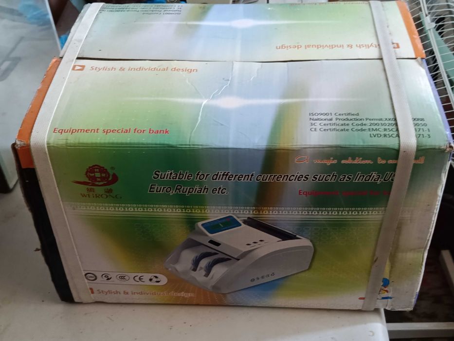 Счётчик банкнот (машинка для подсчета денег), почти новый