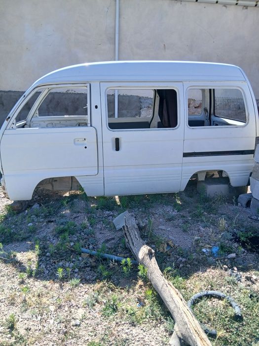 Kuzov sotiladi yil 2005 yaxshi xolatda