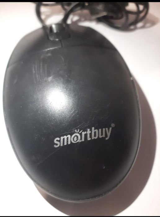 Проводная мышка, рабочая, с небольшими царапинами