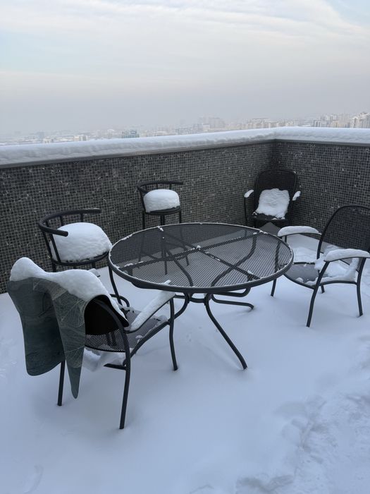 Стол со стульями на террасу