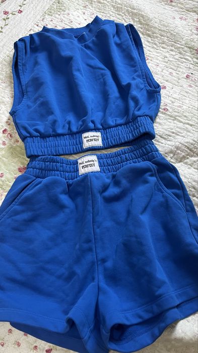Продам костюм от Gloria Jeans