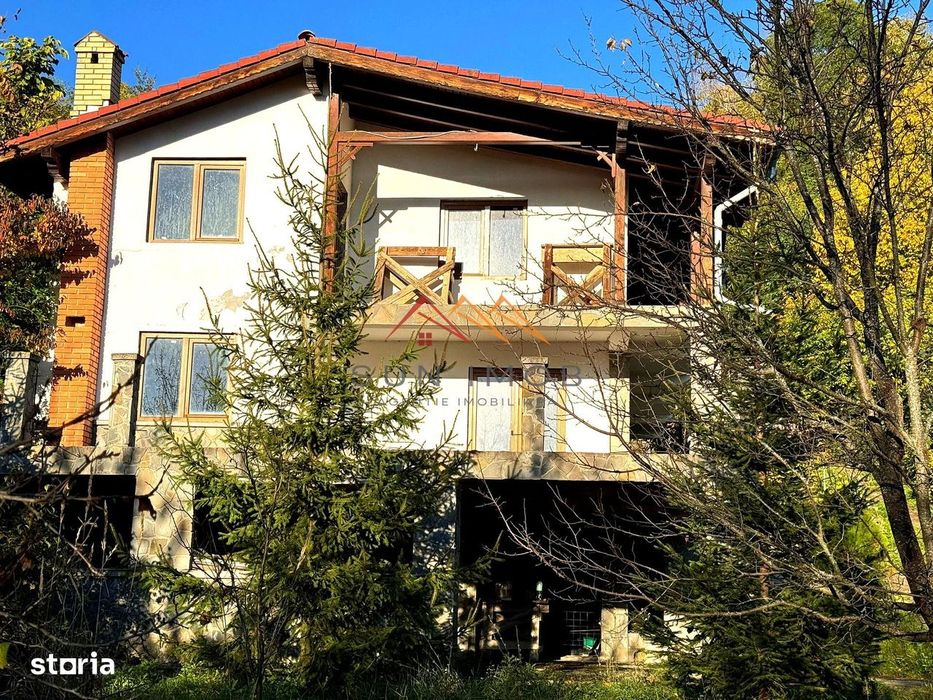 Vila S+P+E, priveliste deosebita, 6 camere, garaj, terasa, Cornu, PH