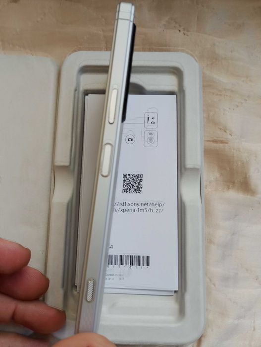 Телефон Sony xperia 1 v платиниум сребрист