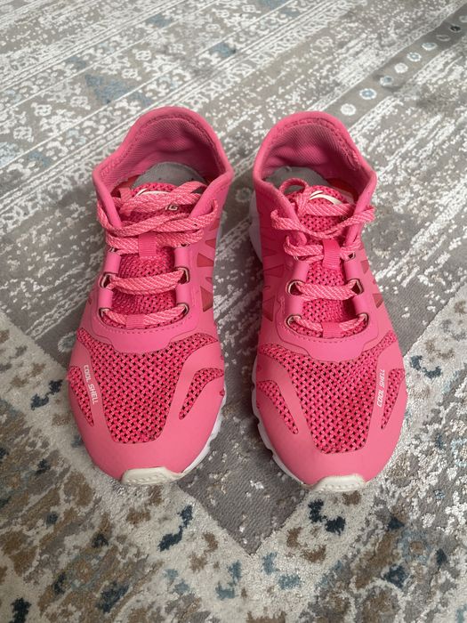 Кроссовки женские