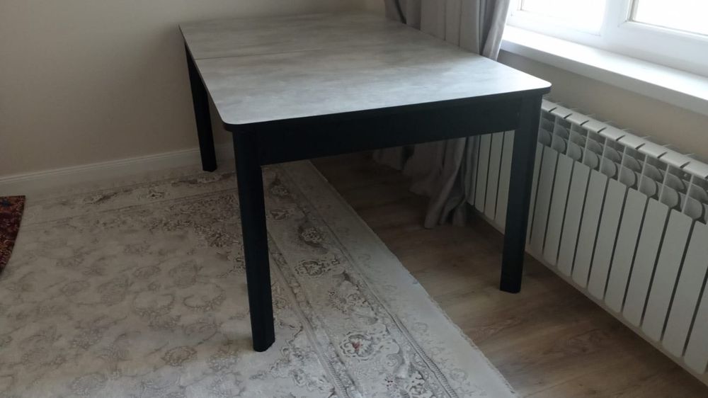 стол квадратный новый