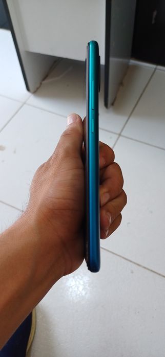 Redmi 9A 3/32 Sotiladi aybi yuq orqa kamerasi sal yorilgan