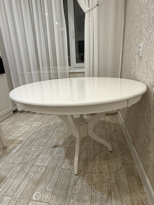 Стол со стульями