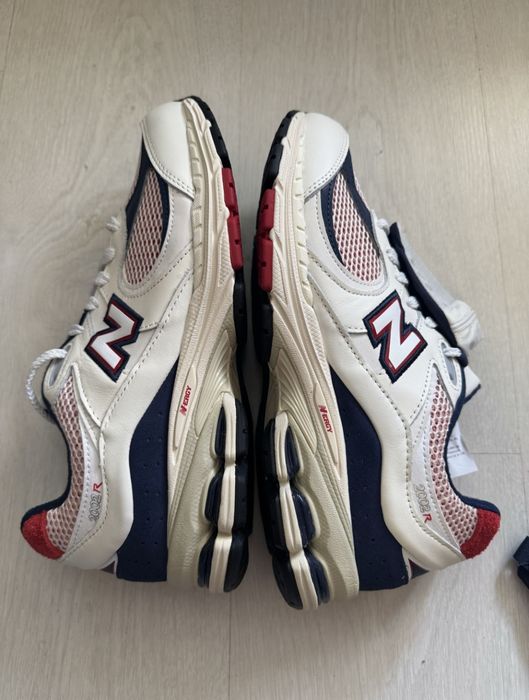 Обувки New Balance 2002 43