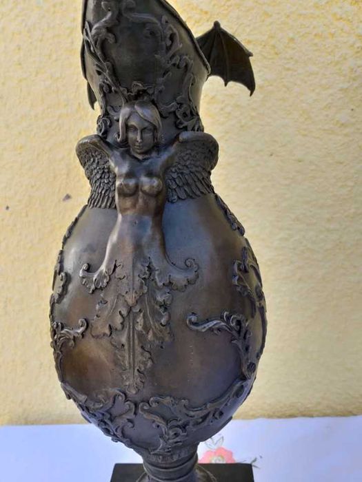 Carafa dragon din bronz