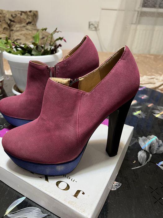 Нови дамски обувки на платформа