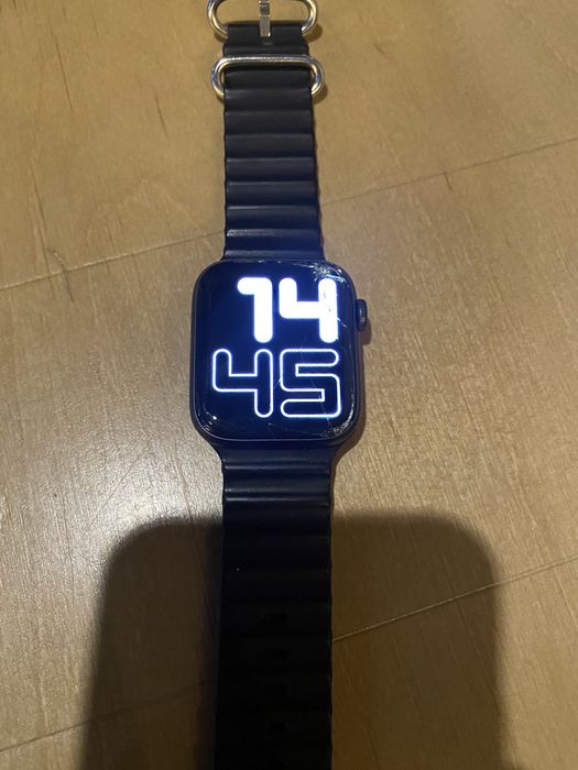 Продам Apple watch SE