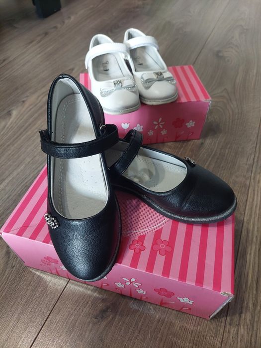 Обувки за момиче-2броя 30 лева